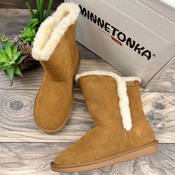 NIB Minnetonka Suede Faux Fur Shearling Trim Winter Boots Tan Suede 9M - Picture 2 of 12